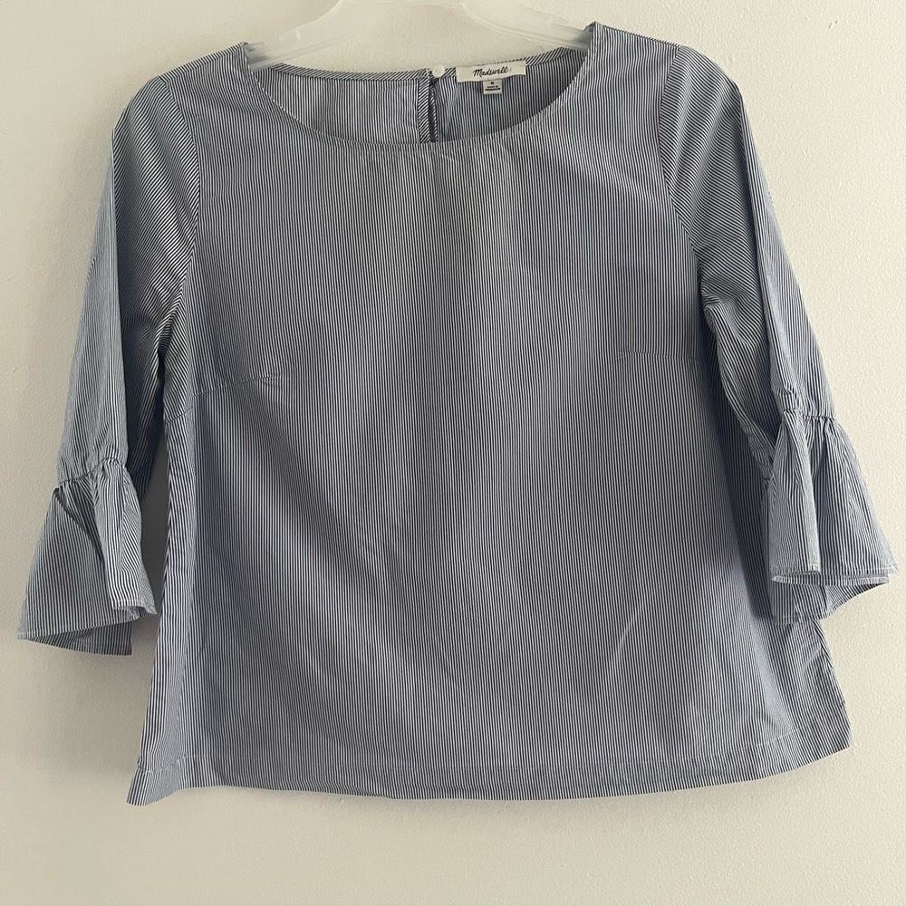 Madewell Woman blouse Top Medium 100% Cotton 
Bell sleeve bout neck